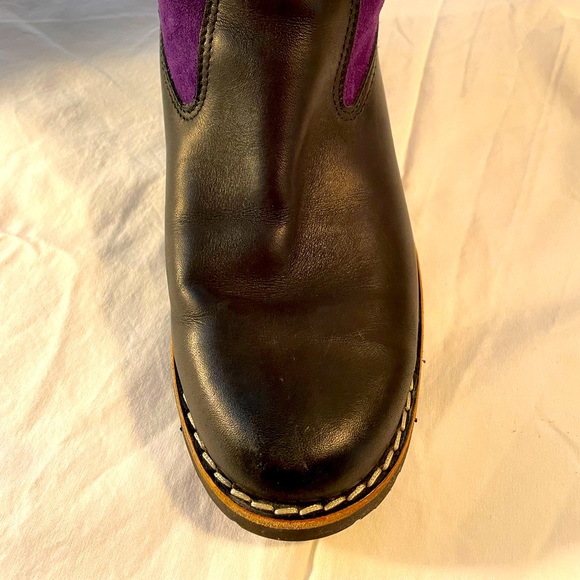 Roots black and purple leather rollover boots with cosy Sherpa lining. - Picture 2 of 6